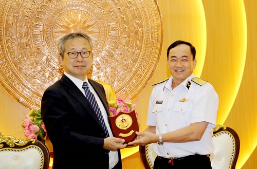 Chuẩn Đô đốc Trần Thanh Nghiêm tiếp Đại sứ Nhật Bản
